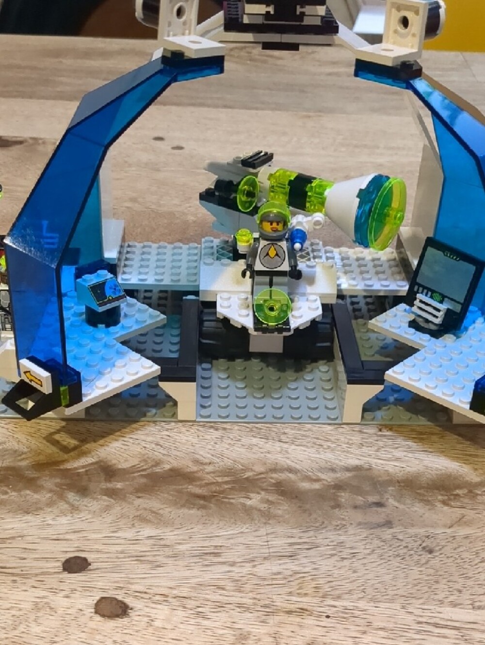 Lego 6958-1 Android Base - 3 Minifigs - All Pieces - Picture 8 of 14